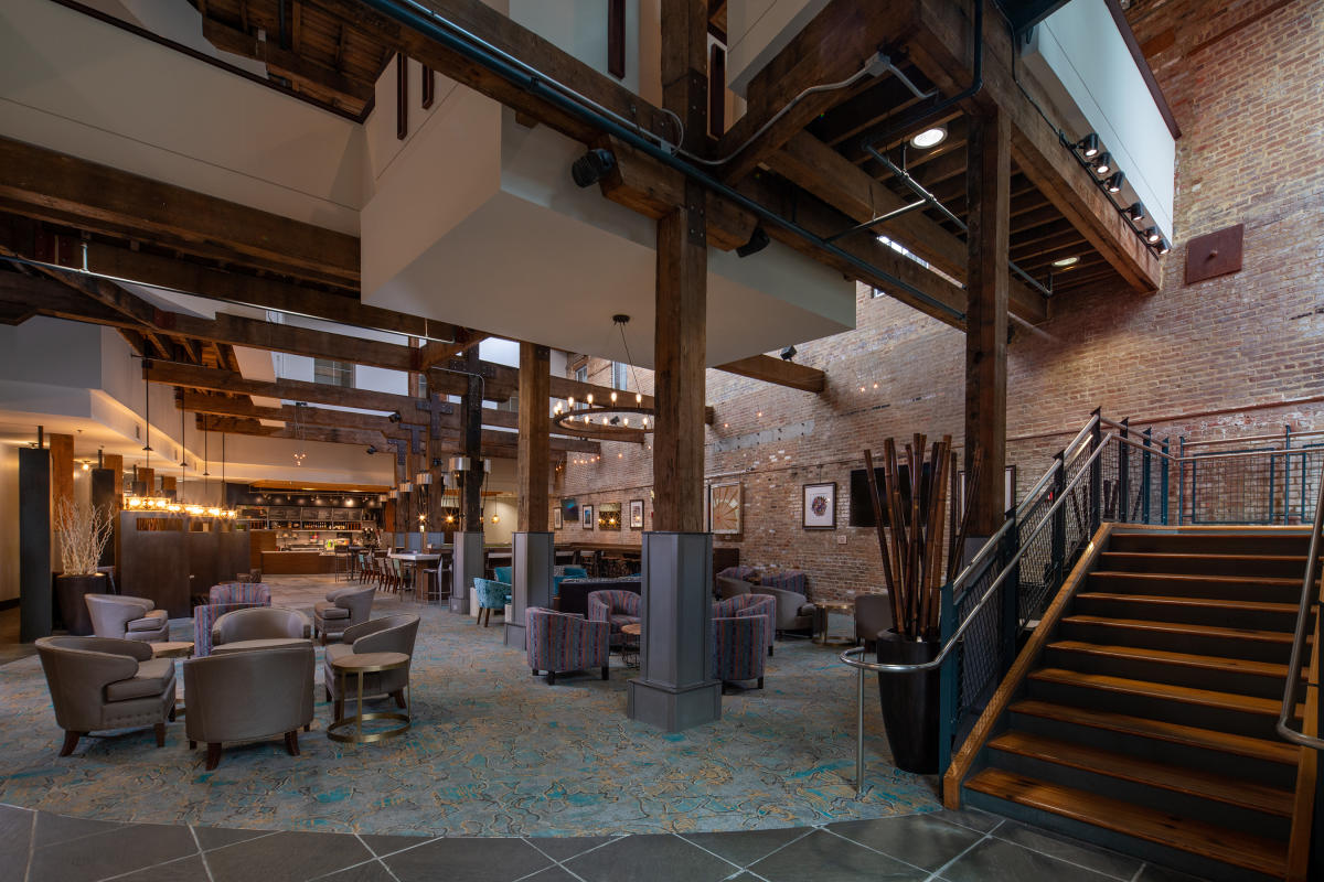 Courtyard New Orleans Warehouse Arts District