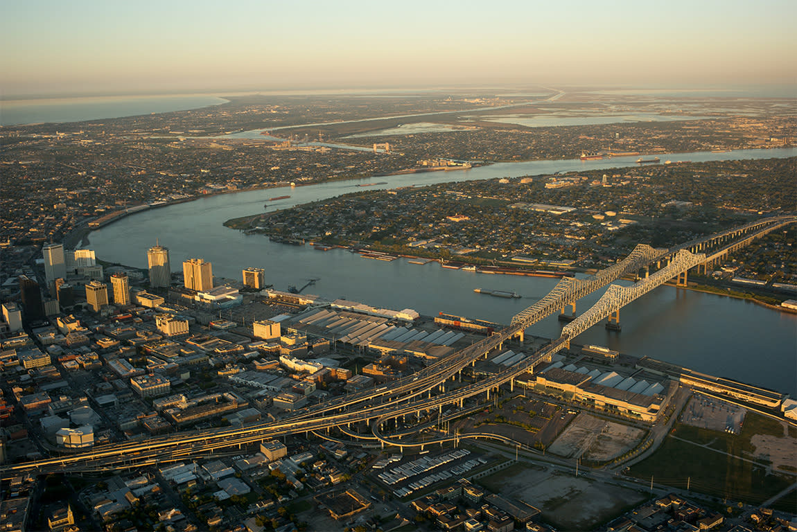 New Orleans Aerial Tours & Flight Training