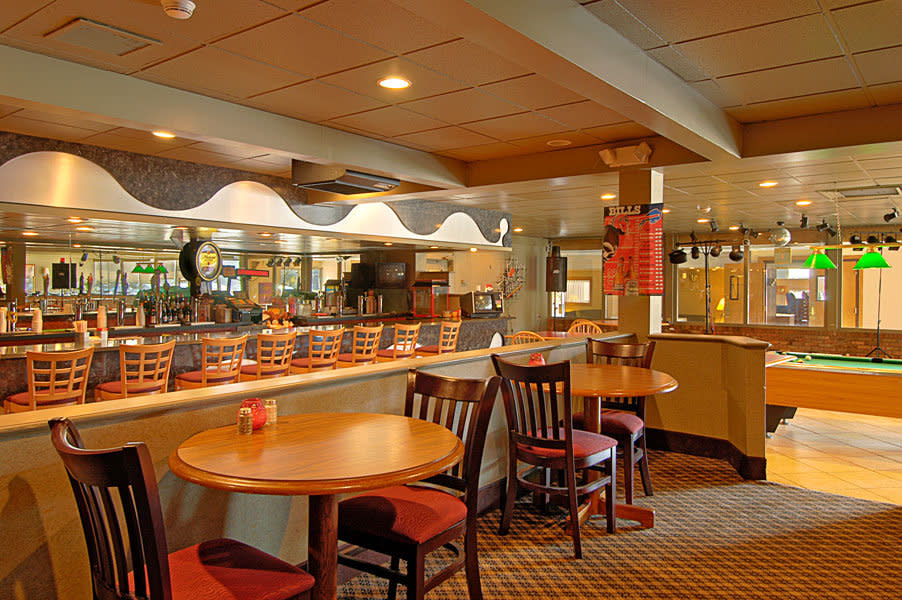 Ramada Inn and Crown City Steak House | Cortland, NY 13045