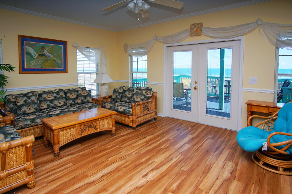 Thomas Beach Vacations