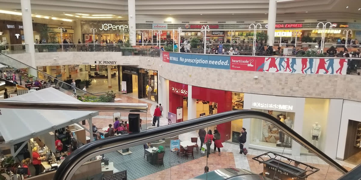 Oak View Mall Omaha NE 68144