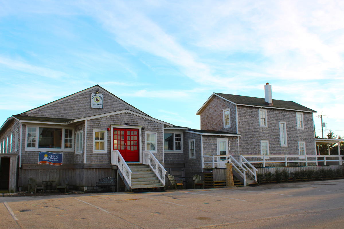 Oceanside Cottage Court