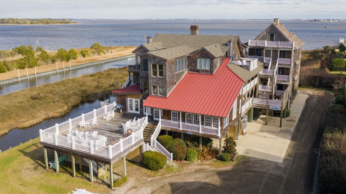 Burrus House Inn Waterfront Suites