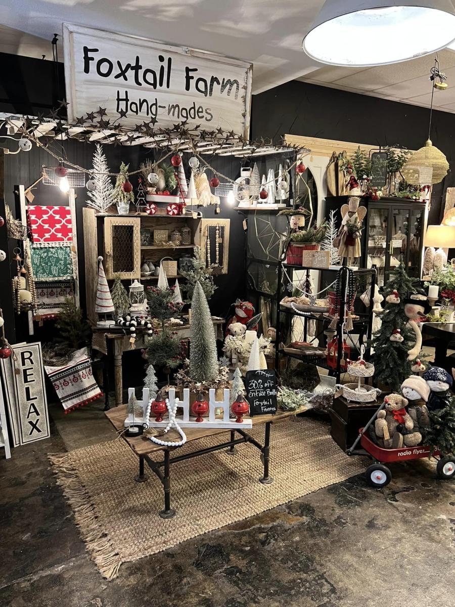 Primitiques Market on Main Peoria, IL