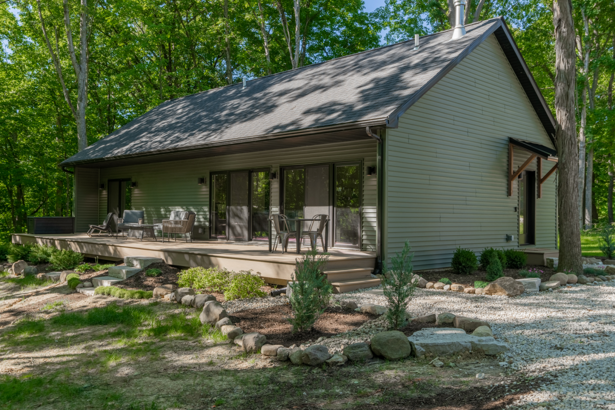 Ten Mile Den East Peoria, IL