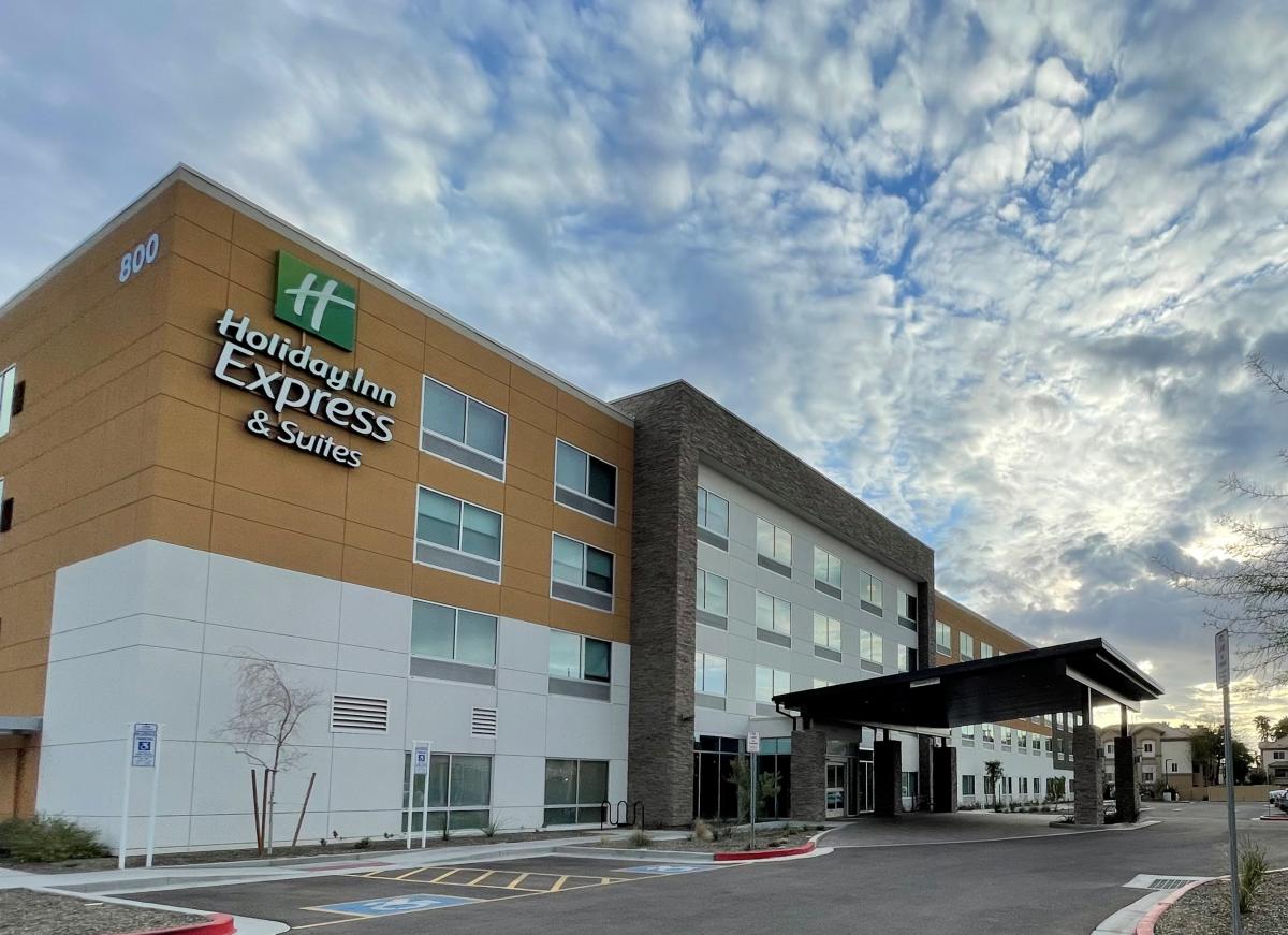 Holiday Inn Express &amp; Suites Phoenix-Airport North - Phoenix AZ, 85008