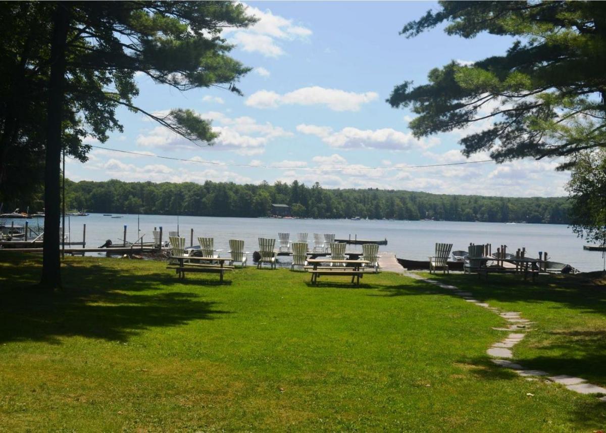 Martin's Lakefront Cottages Tafton, PA 18464