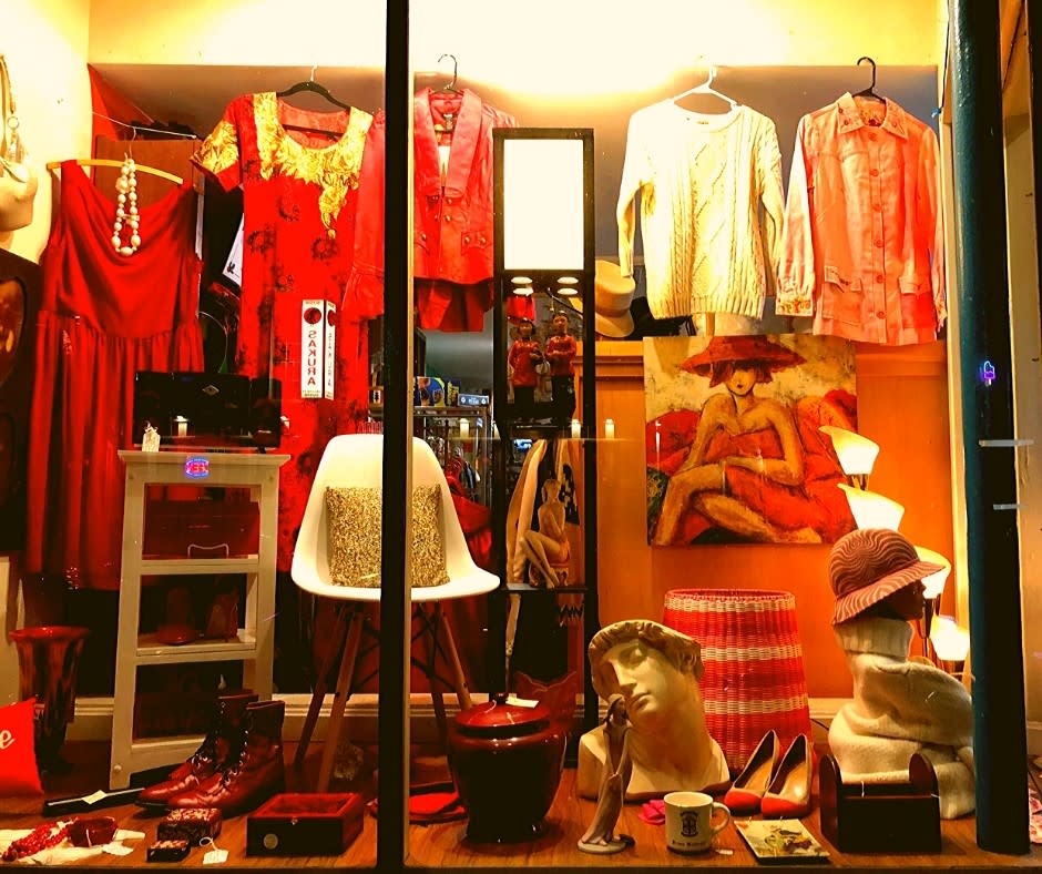 top 90+ Pictures nostalgia antiques and collectibles store photos Completed