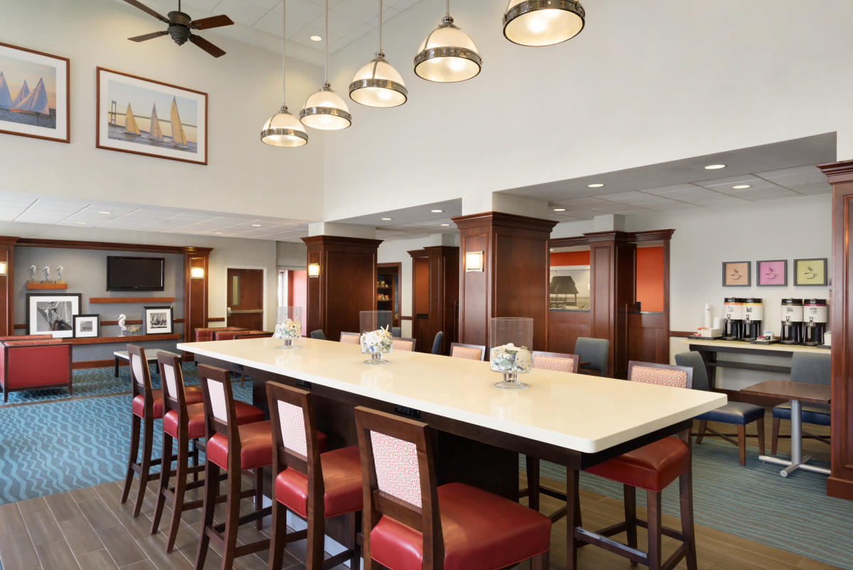 Hampton Inn Amp Suites Middletown Ri 02842