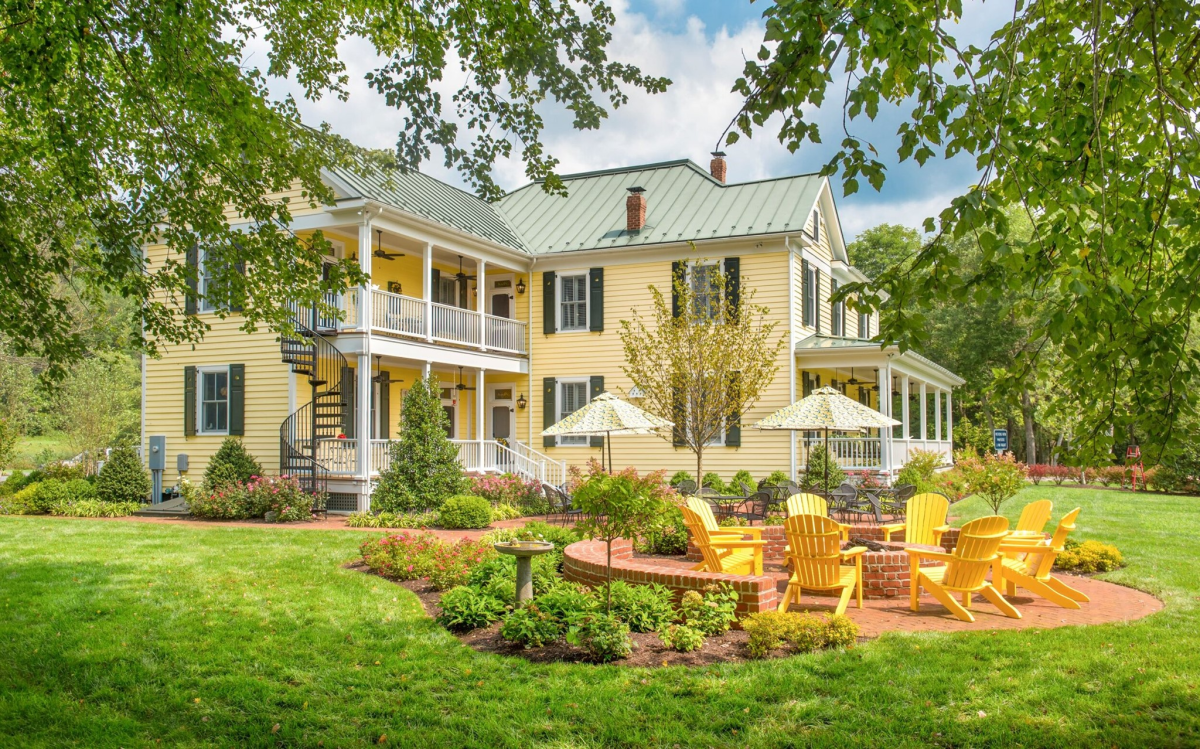 The Lemon Hotel Paint Bank, VA 24131