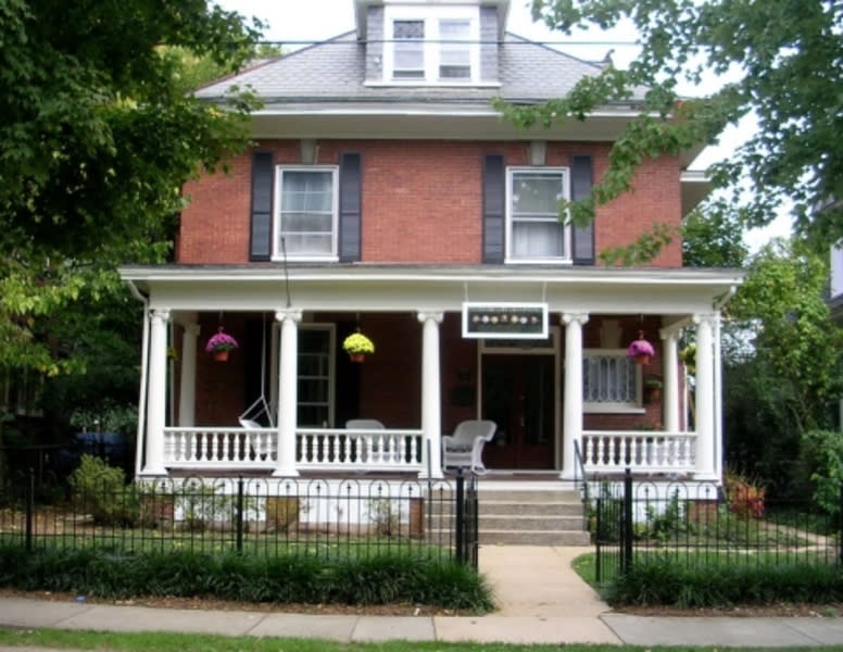 Rose Hill Inn for Traveling Nurses Roanoke, VA 24016