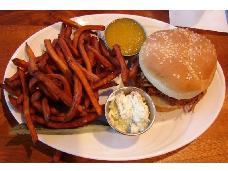 Three Li'l Pigs BBQ Daleville, VA 24083