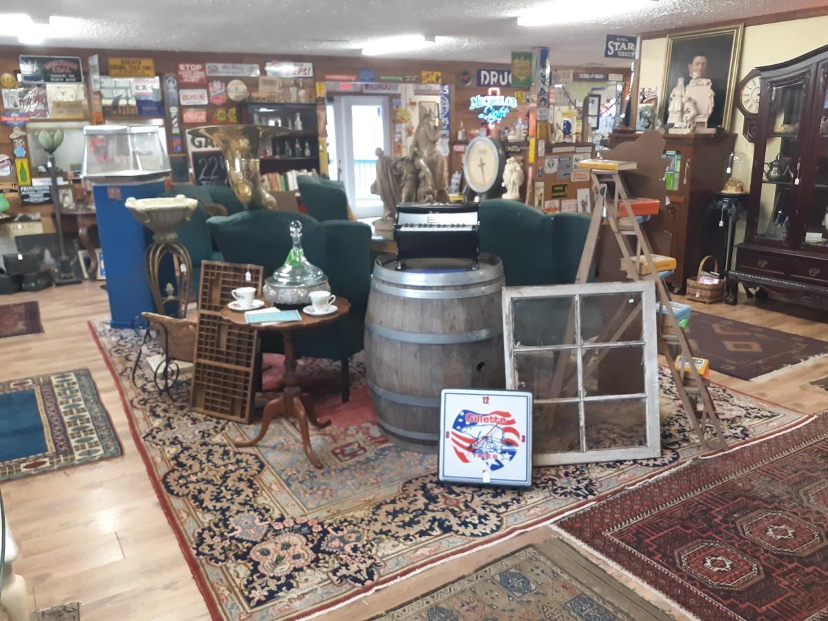 2 Curios Antiques and Decorative Arts