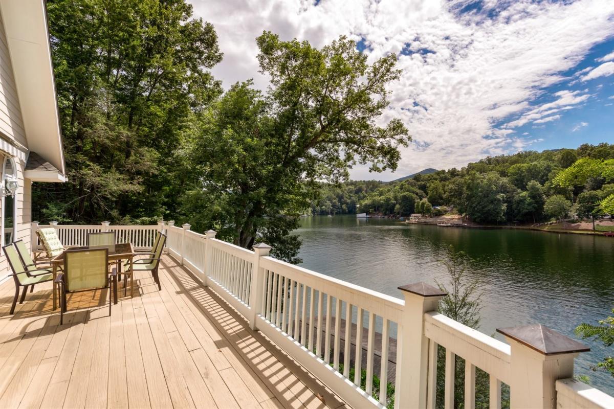 Mr. Lake Lure Vacation Rentals