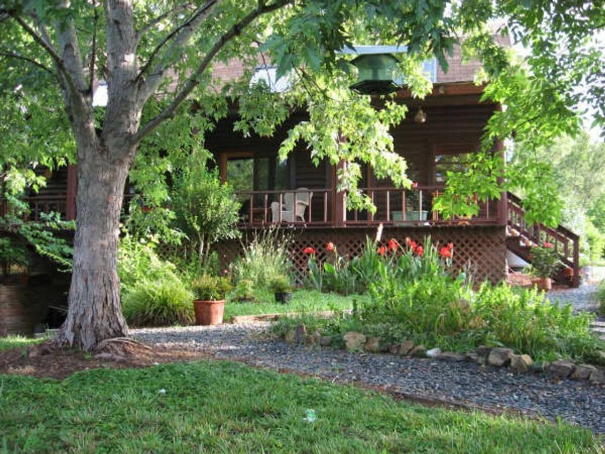 Log Home in a Retreat Setting Gold Hill, NC 28071