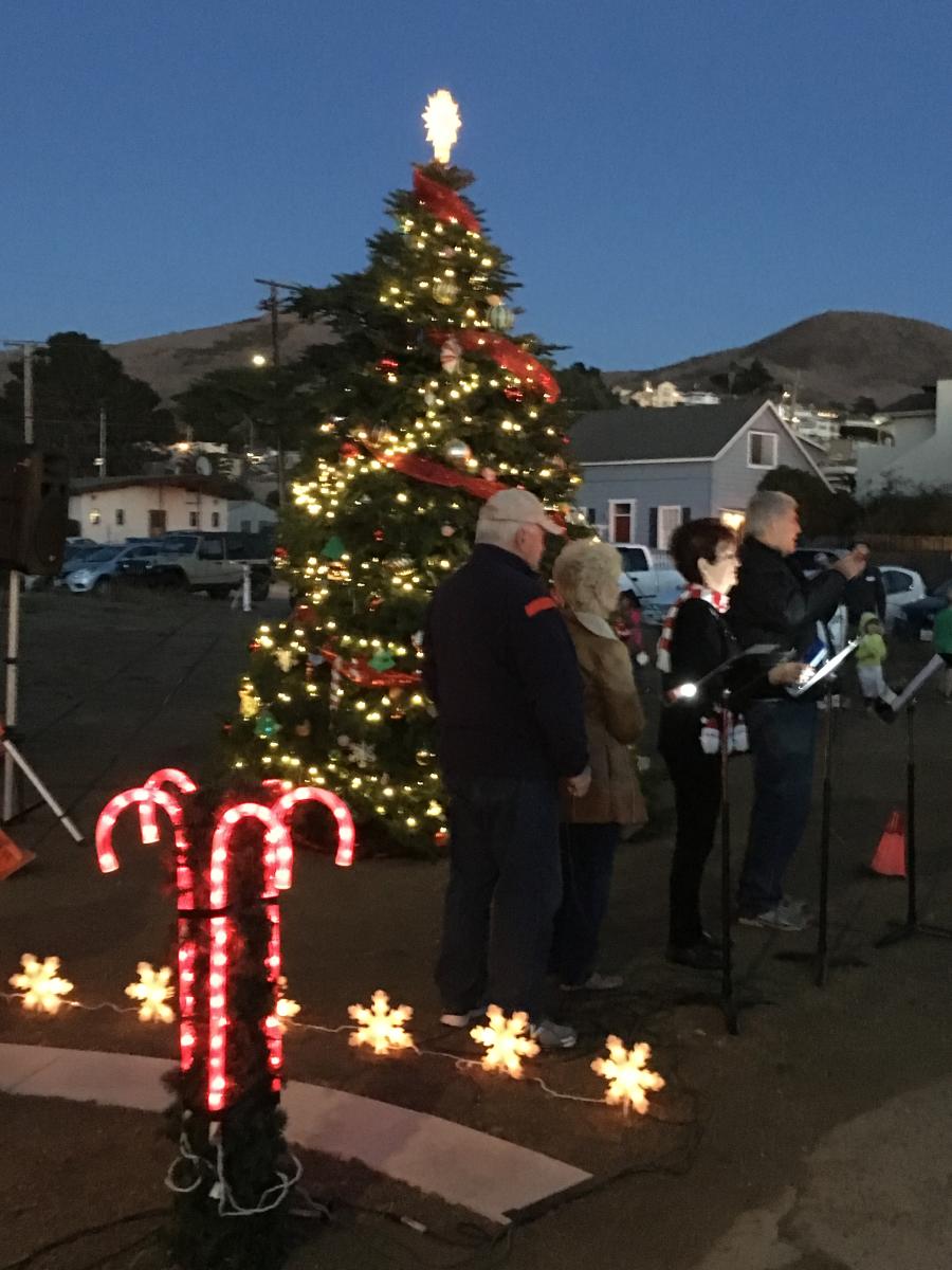 Cayucos Christmas Dec 2022 Cayucos Christmas Tree Lighting And Arrival Of Santa & Mrs. Claus