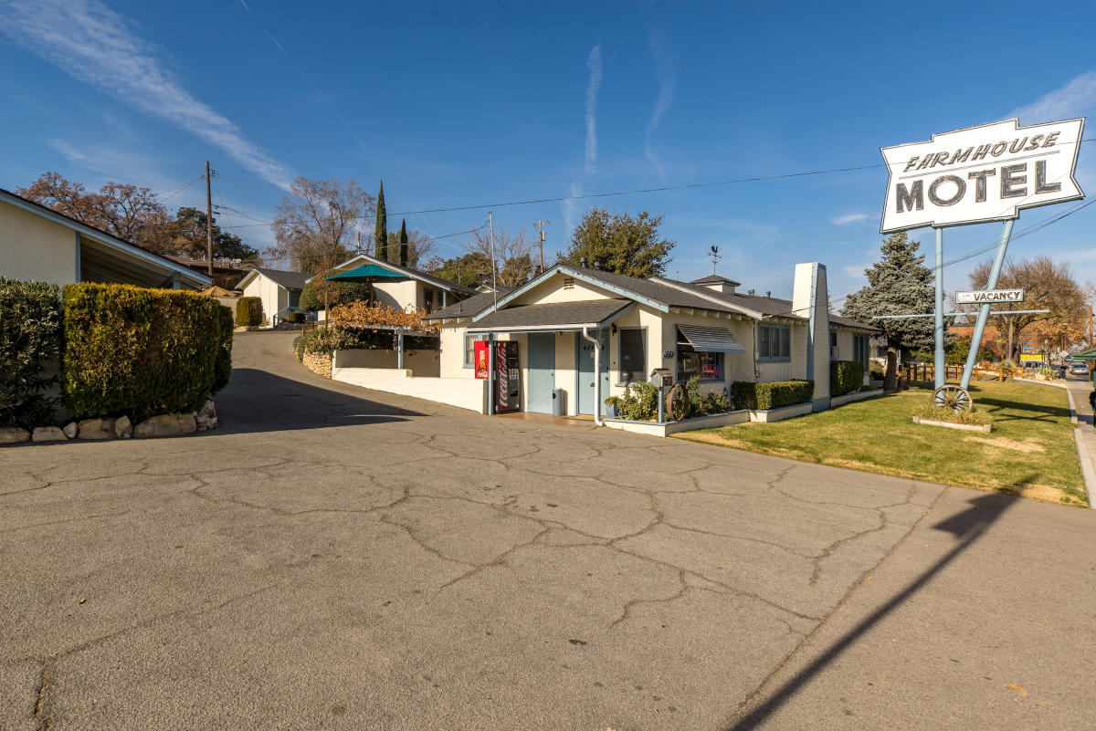 Farmhouse Motel | Paso Robles, CA 93446
