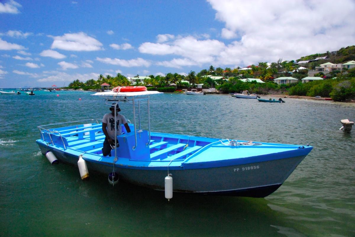 Ferry to Pinel Island