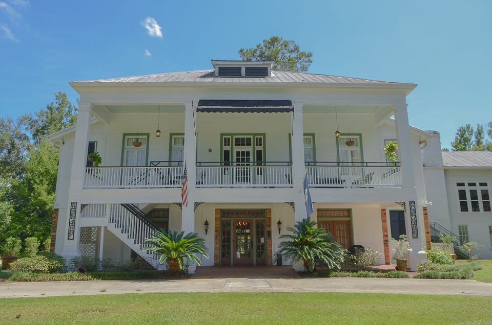 Annadele's Plantation Restaurant and Bed & Breakfast Covington, LA 70433