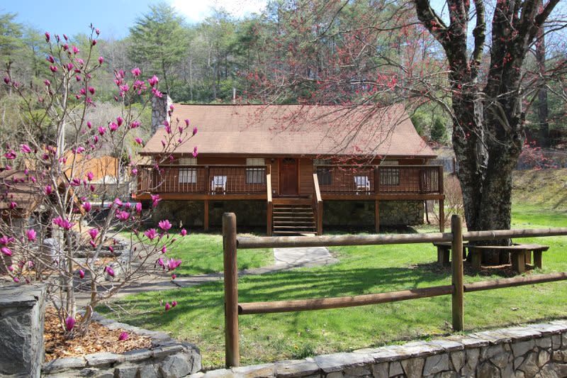 Bryson City Cabin Rentals Bear Falls