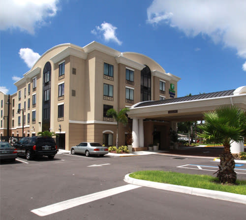 Holiday Inn Express & Suites - Busch Gardens/USF