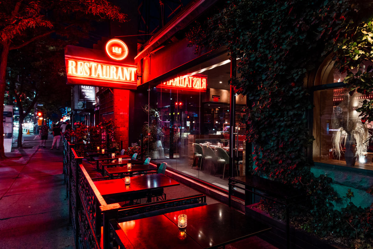 Lee Restaurant Toronto, ON M5V 1M5