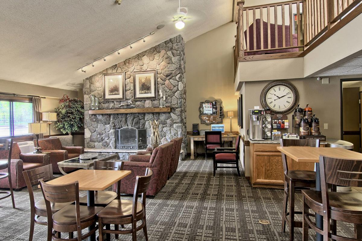 Blossom Hotel & Suites Traverse City, MI 49686