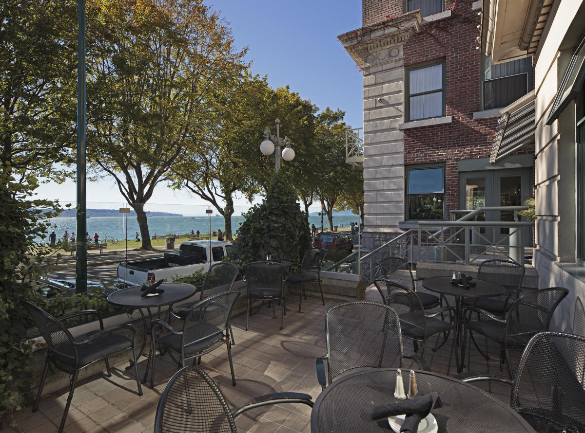 Sylvia Restaurant & Lounge