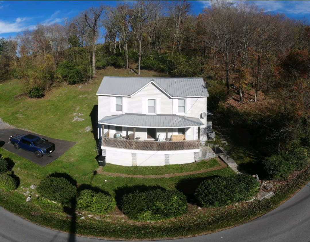 Explore the Dragon Dragon's Den