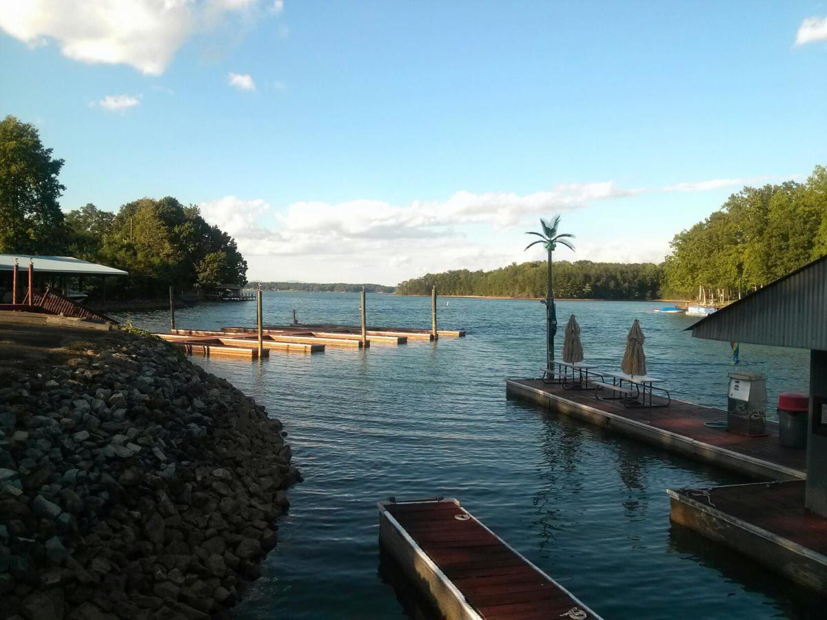 Smith Mountain Dock & Lodge