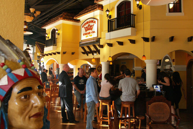 Corona Cigar Company and Diamond Crown Cigar Lounge in Orlando VISIT