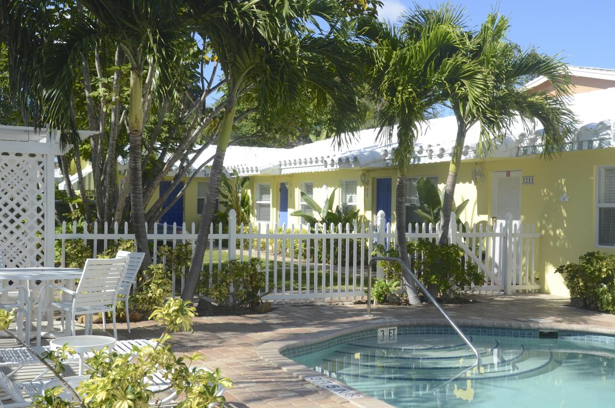 Sue's Bahamas Beach Club in Fort Myers Beach VISIT FLORIDA