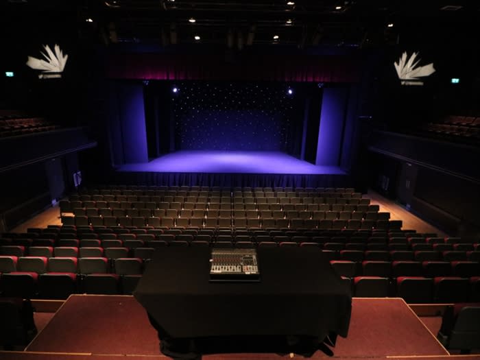 National Theatre Live: Hay Fever