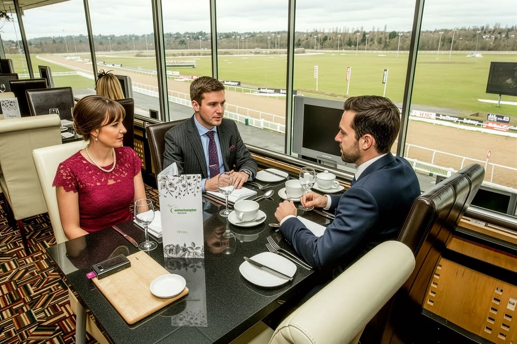 Festive Racing with Decades DJ | 12 Dec | Christmas at Wolverhampton
