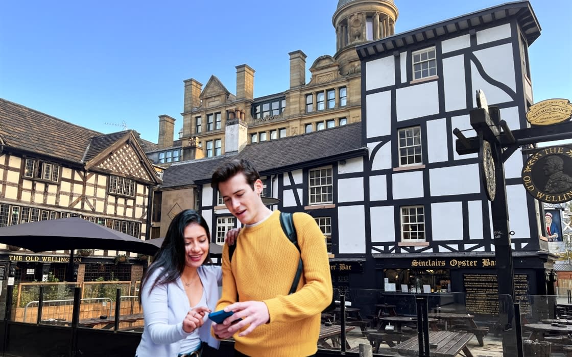 City Walking Tour & Interactive Treasure Hunt