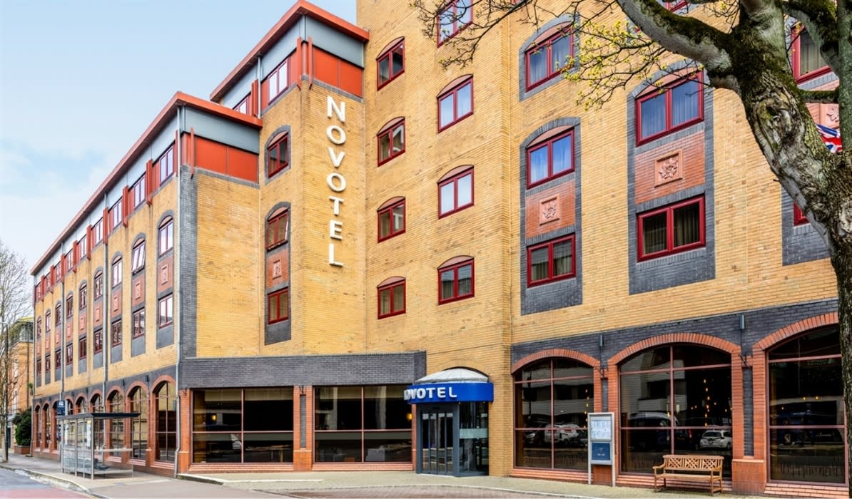 Novotel Fetch Sign Novotel Bristol Centre