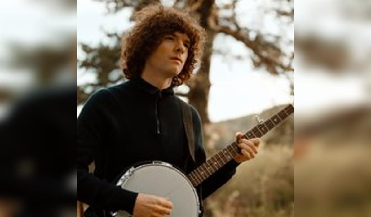 Dylan John Thomas: Acoustic Stripped Back Set