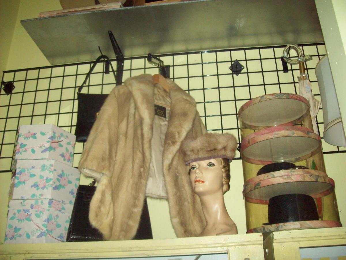 Jim Macdonald S Antiques And Apple Annie S Vintage