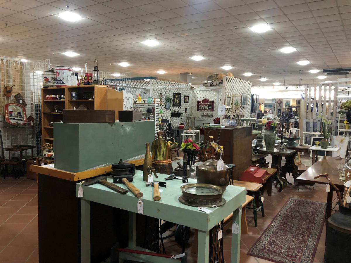 Collette'S Vintage & Antique Mall