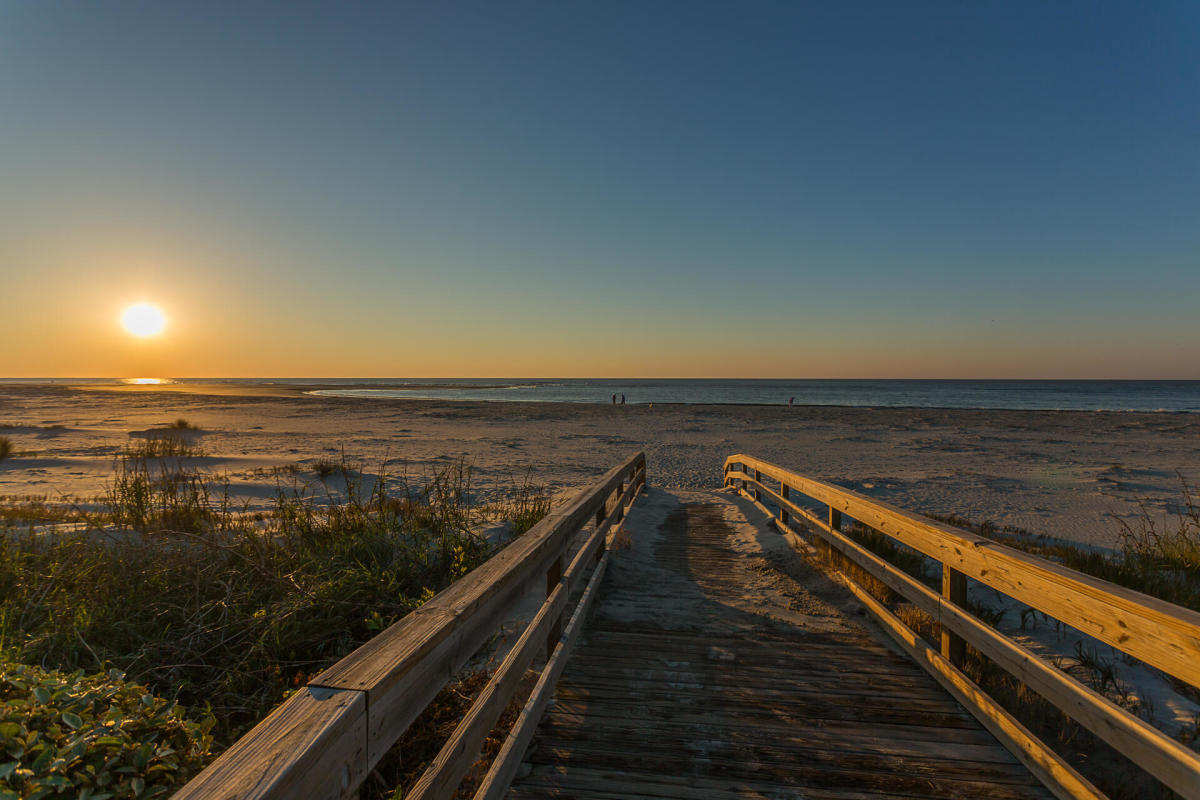 St simons island beach club ga