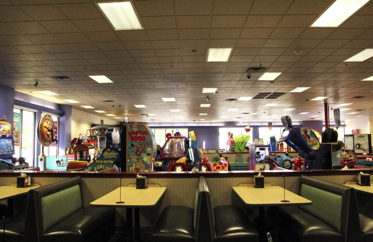 Chuck E Cheese S