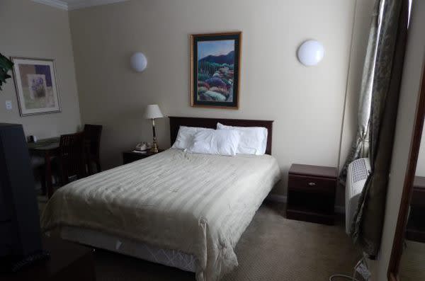 Athens Hotel Suites | Hotels in Houston, TX 77002