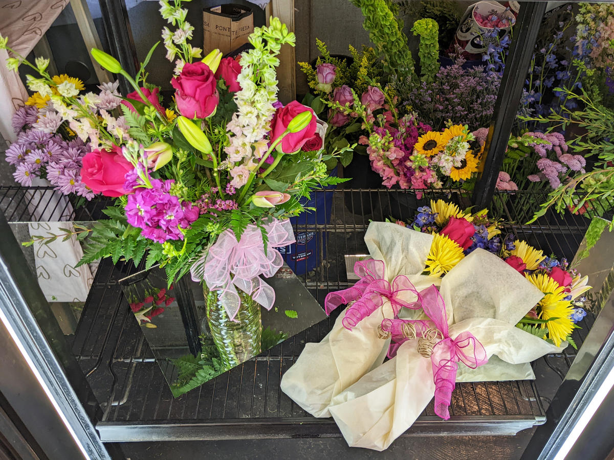 Creative Cousins Florist & Gifts