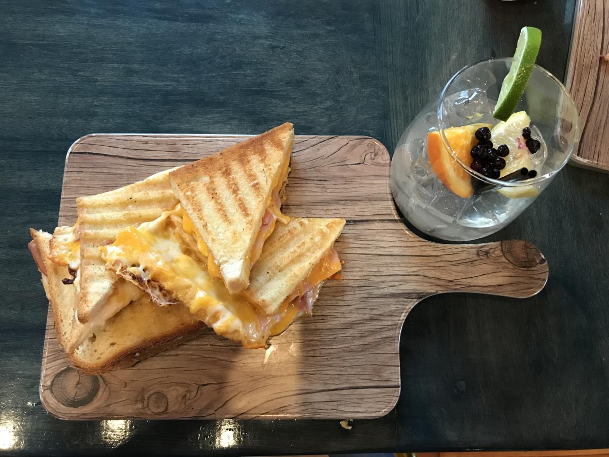 Bites Wine Grilled Cheese Bar Leesburg Va 20175