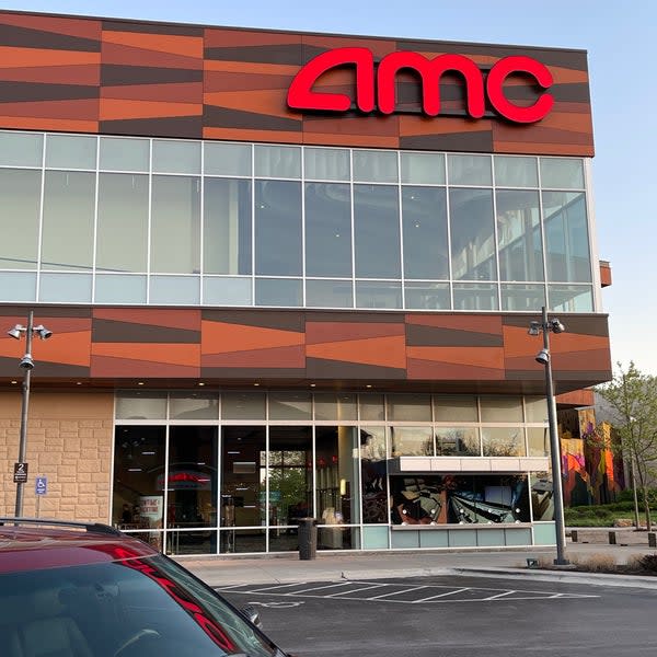 AMC DINEIN Prairiefire 17 Overland Park, KS 66223