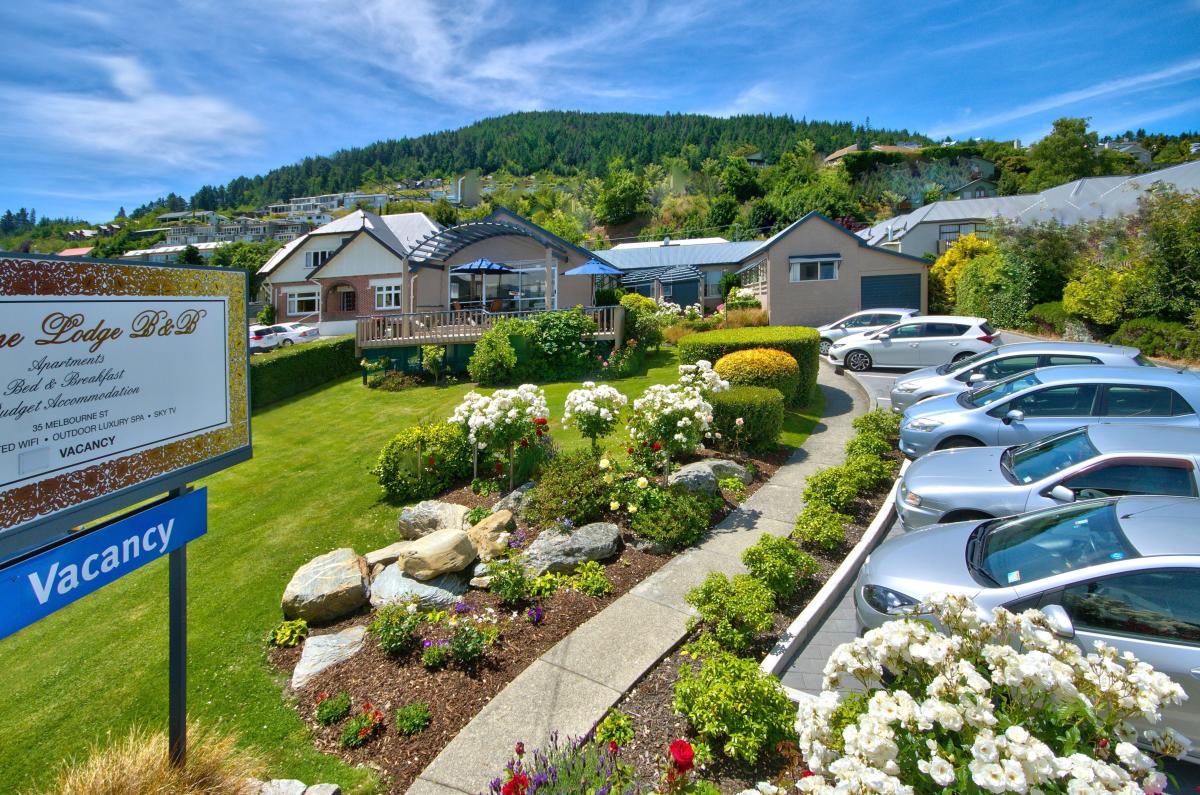 Melbourne Lodge Bed & Breakfast Official Queenstown site