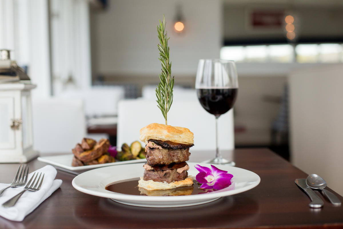 15 Point Road Restaurant Portsmouth, RI 02871