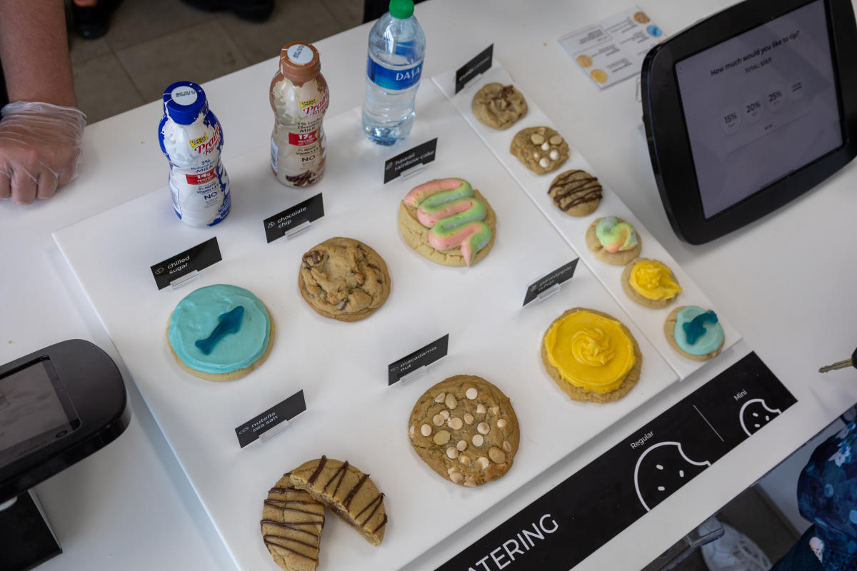 Crumbl Cookies Rochester, MN 55901