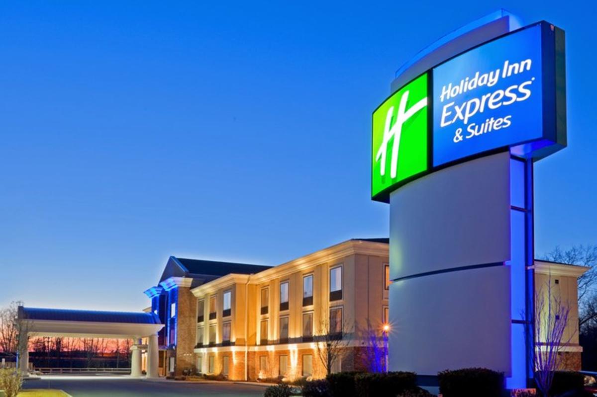 Holiday Inn Express Hotel & Suites
