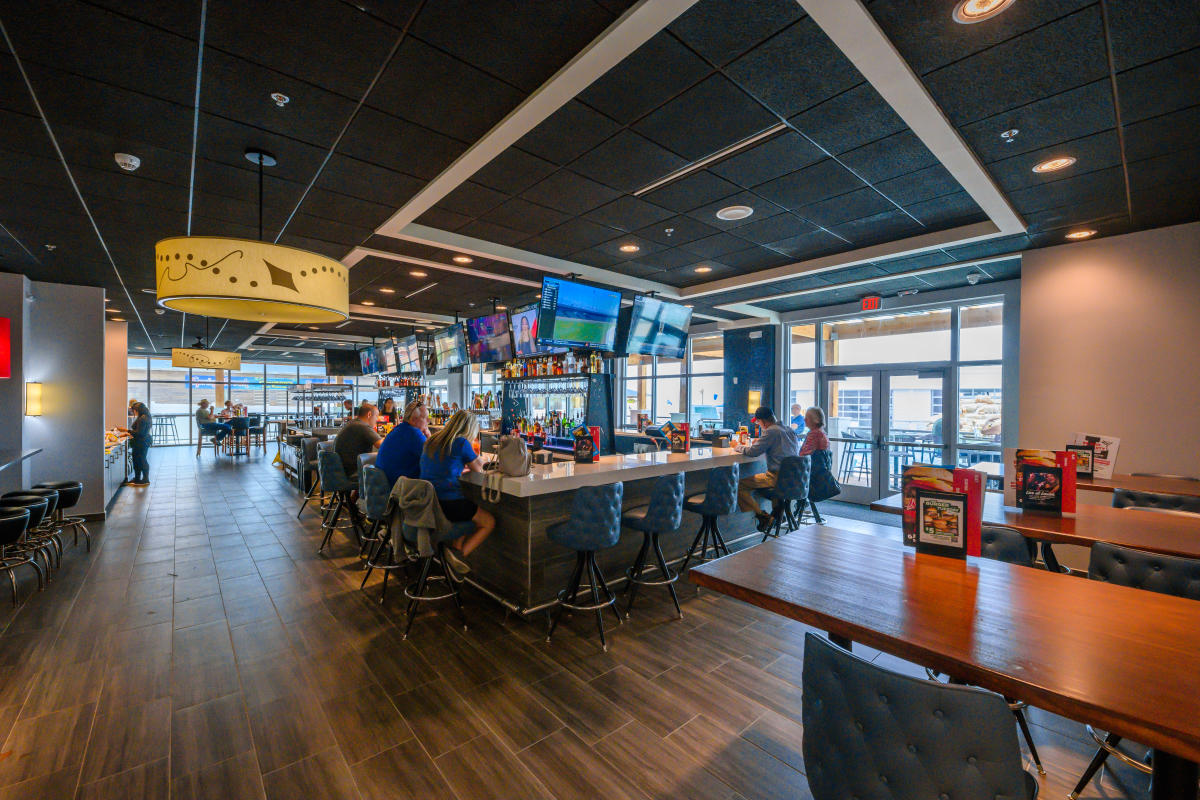 Bar Louie At Courtyard By Marriott